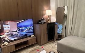 استوديو هادئ بدحْول ذكي في العقيق